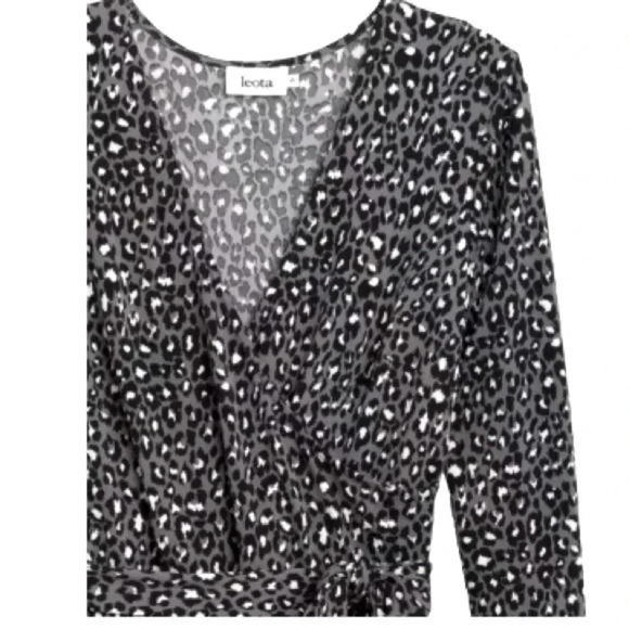 LEOTA | Grey and Black Cheetah Print Ruffled Hem V-Neck Jersey Midi Dress Size M - Picture 4 of 8